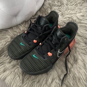 NIKE LEBRON WITNESS 6 BASKETBALL SHOES - Men’s size 10.5 - used